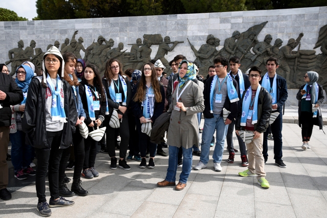 canakkale’ye-giden-ogrencilere-baskan--(3).jpg