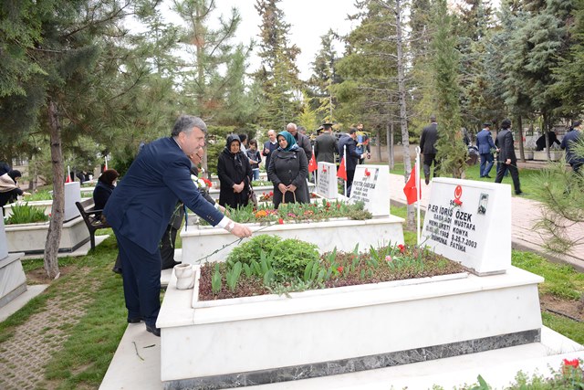 canakkale-zaferi’nin-103.-yildonumu-dualarla-ve-coskuyla-kutlandi-1.jpg