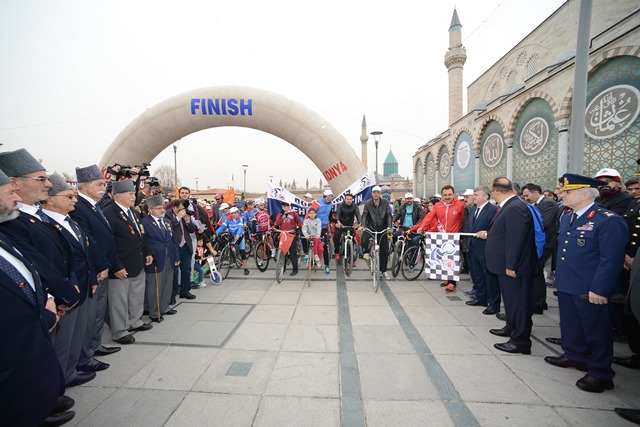 canakkale-zaferi’nin-103.-yildonumu-dualarla-ve-coskuyla-kutlandi-3.jpg