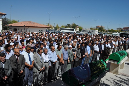 cenaze-ahmet-ozboyaci-topraga-verildi-(71).jpg