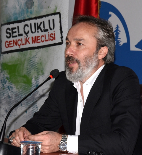 cevat-olcok-universite-ogrencilerine-siyasal-iletisimi-anlatti-(3).jpg