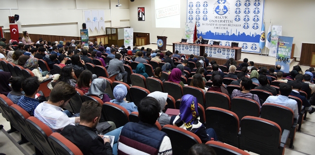 cevat-olcok-universite-ogrencilerine-siyasal-iletisimi-anlatti-(7).jpg