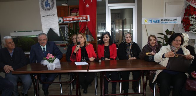 chp’li-kadinlardan-engelli-derneklerine--(2).jpg