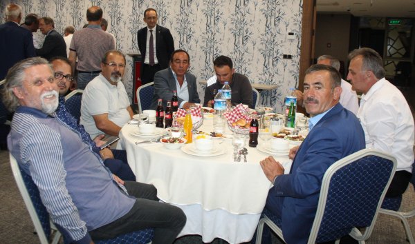 chp-konya-iftarda-bir-araya--(3).jpg