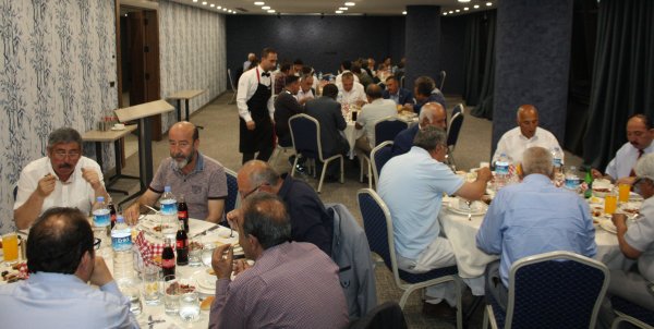 chp-konya-iftarda-bir-araya--(5).jpg