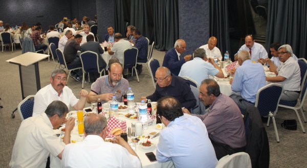 chp-konya-iftarda-bir-araya--(6).jpg