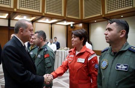 cumhurbaskani-erdogan-konyali-pilotlari-agirladi-(2).jpg