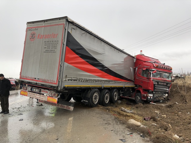 cumra’da-trafik-kazasi-2-yarali-(2).jpg