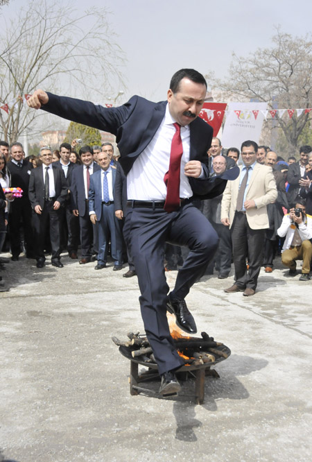 d+-nya-+£niversitesine-yak¦-+san-nevruz-4-001.jpg d+-nya-+£niversitesine-yak¦-+san-nevruz-4-001.jpg