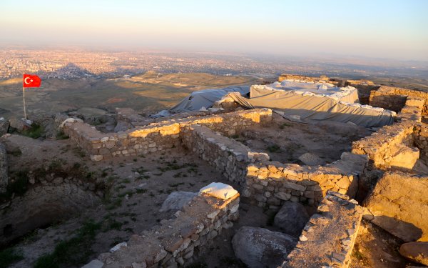 dagin-zirvesinde-alttan-isitmali-sultan-hamami-bulundu-(3).jpg