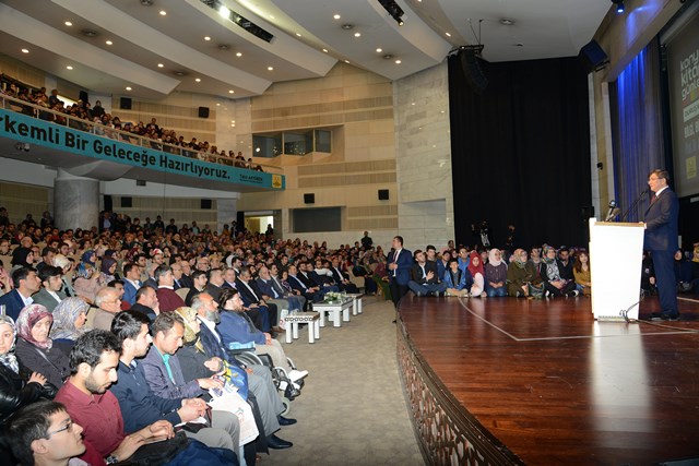 davutoglu,-konferans-verdi--2.jpg