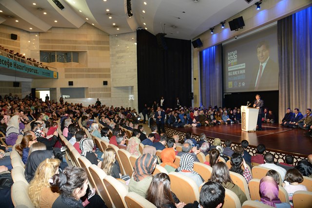 davutoglu,-konferans-verdi--4.jpg