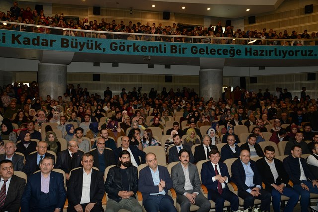 davutoglu,-konferans-verdi.jpg