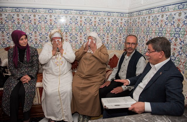 davutoglu-sehit-ziyareti--(3).jpg