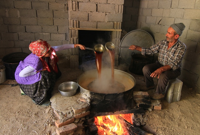 dede-torun-uc-kusak-pekmez-yapiyor-(11).jpg