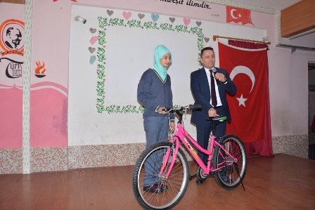 dilek-agaci-projesi-yuzleri-gulduruyor-(2).jpg