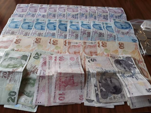 dilencinin-uzerinden-6-bin-210-lira-cikti-(3).jpg