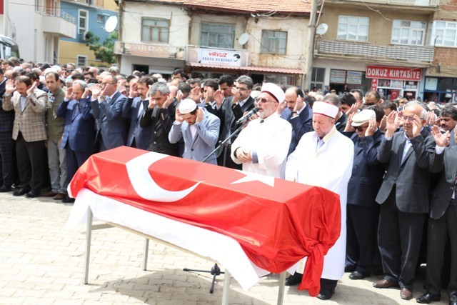 doganhisar-belediye-baskani-oztoklu-topraga--(1).jpg
