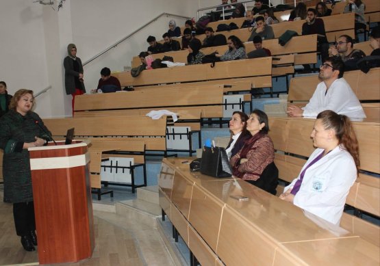 dr.-toprak,-doktor-adaylariyla--(2).jpg