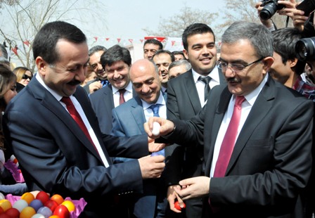 dunya-universitesine-yakisan-nevruz-5.jpg dunya-universitesine-yakisan-nevruz-5.jpg