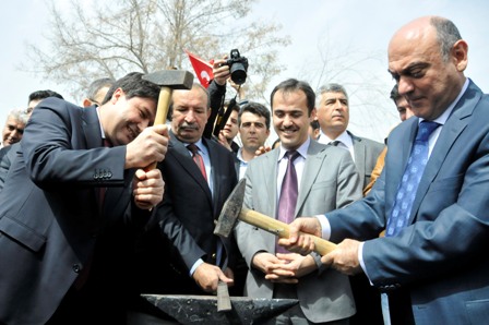 dunya-universitesine-yakisan-nevruz-6.jpg dunya-universitesine-yakisan-nevruz-6.jpg