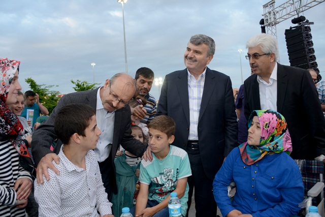 dunya-yetimler-gunu’nde-kardeslik-iftari-(3).jpg