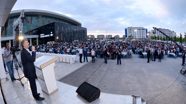 dunya-yetimler-gunu’nde-kardeslik-iftari-(5).jpg