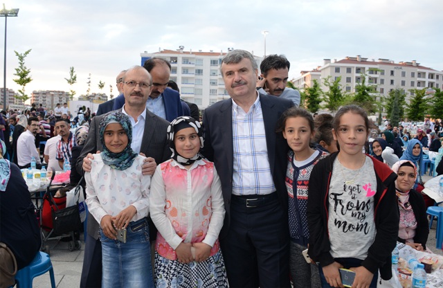 dunya-yetimler-gunu’nde-kardeslik-iftari-(8).jpg