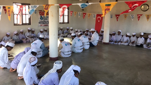 dunya-yetimleri-dualariyla-mehmetcikin-yaninda-(3).jpg