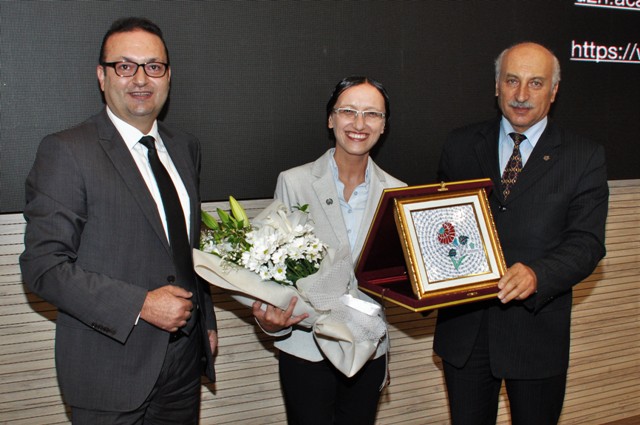 dunyaca-unlu-dis-profesoru-mutlu-ozcan-neu’de-konferans-verdi-(1).jpg