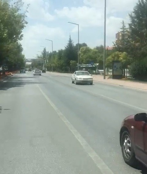 duz-yolda-geri-geri-gitti--(2).jpg