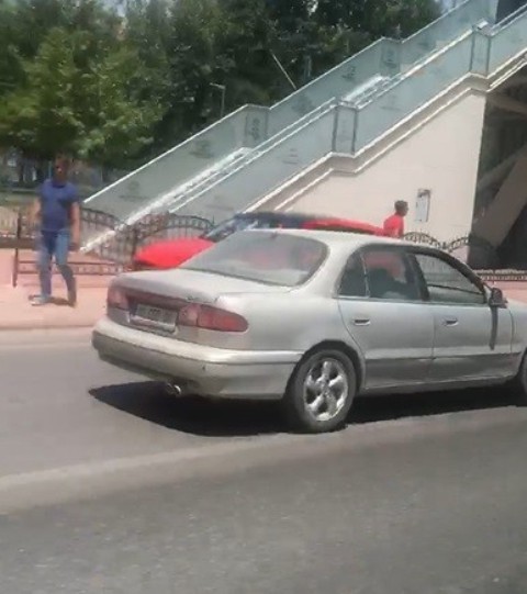 duz-yolda-geri-geri-gitti--(3).jpg
