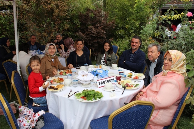 eczacilar-birlik-ve-kaynasma-kahvaltisinda-bulustu-(3).jpg
