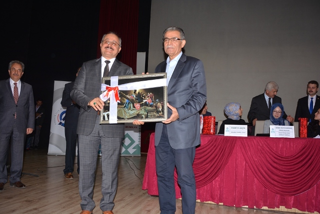 edebiyatimizin-yerli-ve-milli-sesi-tarik-bugra-programinin-kapanis--(15).jpg