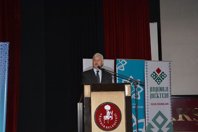 edebiyatimizin-yerli-ve-milli-sesi-tarik-bugra-programinin-kapanis--(8).jpg