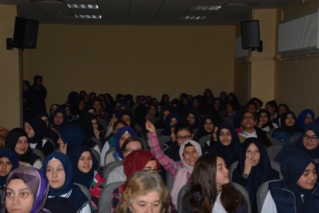 ekip-42-kapsaminda-okur-yazar-bulusmalari-devam-ediyor-(3).jpg