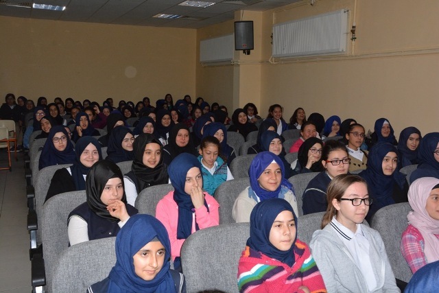 ekip-42-kapsaminda-okur-yazar-bulusmalari-devam-ediyor-(5).jpg