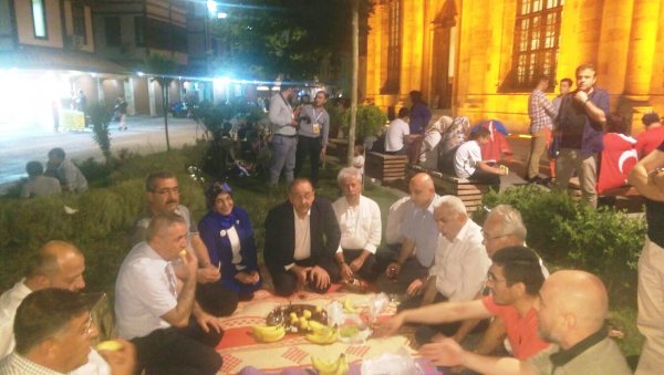 emlakcilar-odasi-15-temmuz’da-nobetteydi-(3).jpg