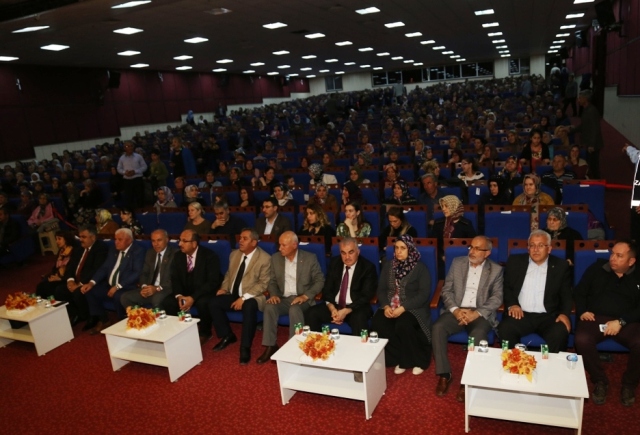 eregli’de-konferansa-yogun-ilgi-(1).jpg