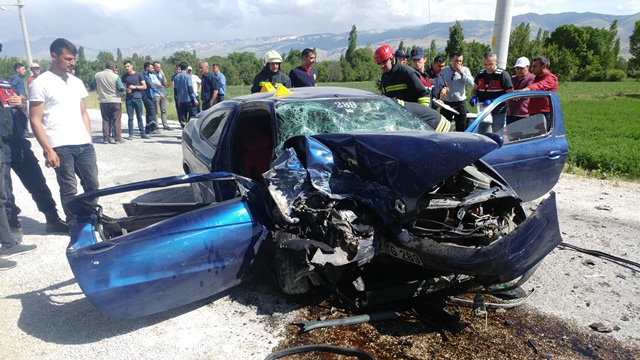 eregli’de-trafik-kazasi-1-olu,-3-yarali-(3).jpg