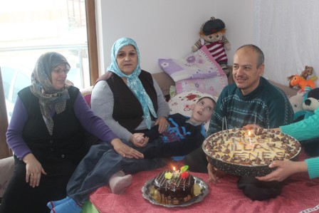 evlat-edindikleri-spastik-engelli-enes’e-kol-kanat-geriyorlar-(1).jpg