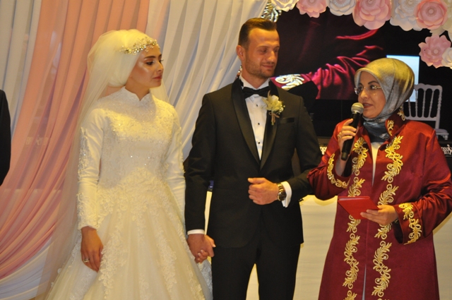 fatmanur-ve-necip-dunya-evine-girdi-(3).jpg