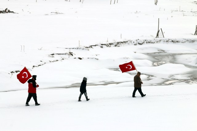 fotograf-tutkunlari-karda-mahsur-kaldi--(11).jpg