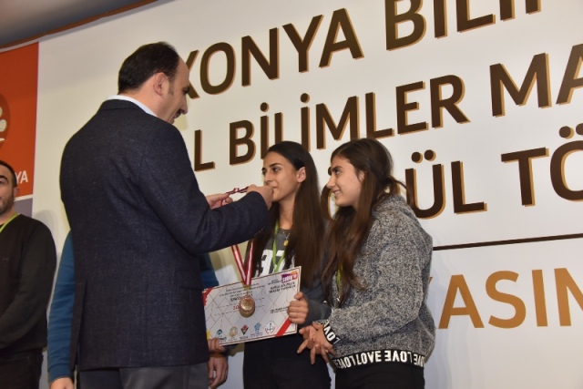 gelecegin-beyinleri-odullendirildi-12.jpg