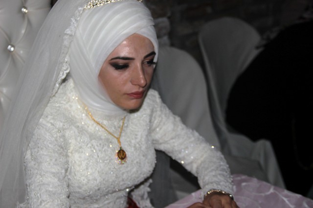 gelin-ile-damada-en-mutlu-gunlerinde-elektrik-soku-(3).jpg