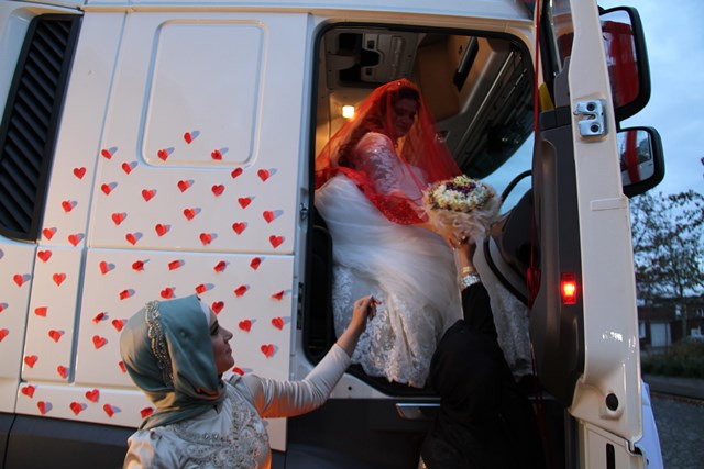 gelini-almaya-tirla-gitti--(10).jpg