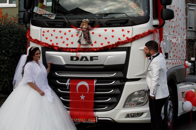 gelini-almaya-tirla-gitti--(3).jpg