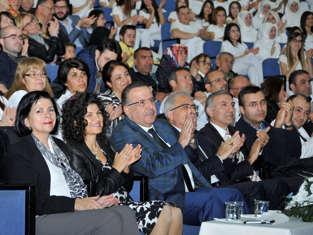 genc-dis-hekimleri-meslege-ilk-adimlarini-atti-1.jpg genc-dis-hekimleri-meslege-ilk-adimlarini-atti-1.jpg