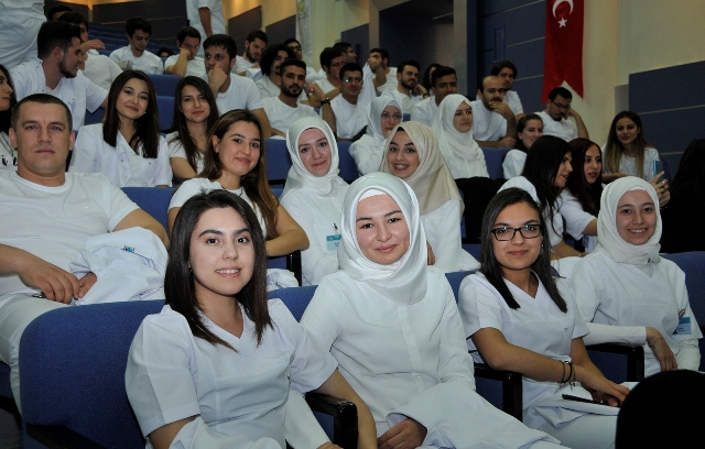 genc-dis-hekimleri-meslege-ilk-adimlarini-atti-5.jpg genc-dis-hekimleri-meslege-ilk-adimlarini-atti-5.jpg