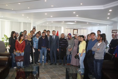 genc-tarihcilerden-baskan-tasci’ya-plaket-(2).jpg